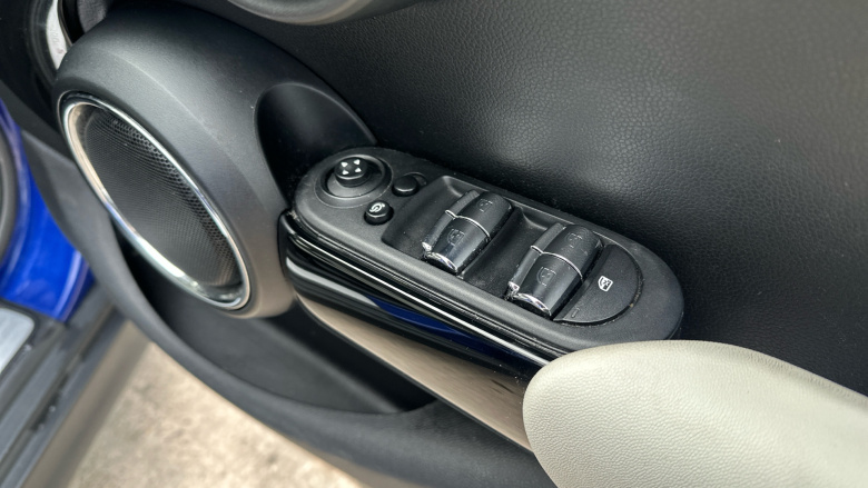 MINI Hatchback 2.0 Cooper S Exclusive 5dr [Comfort/Nav Pack] Petrol Hatchback